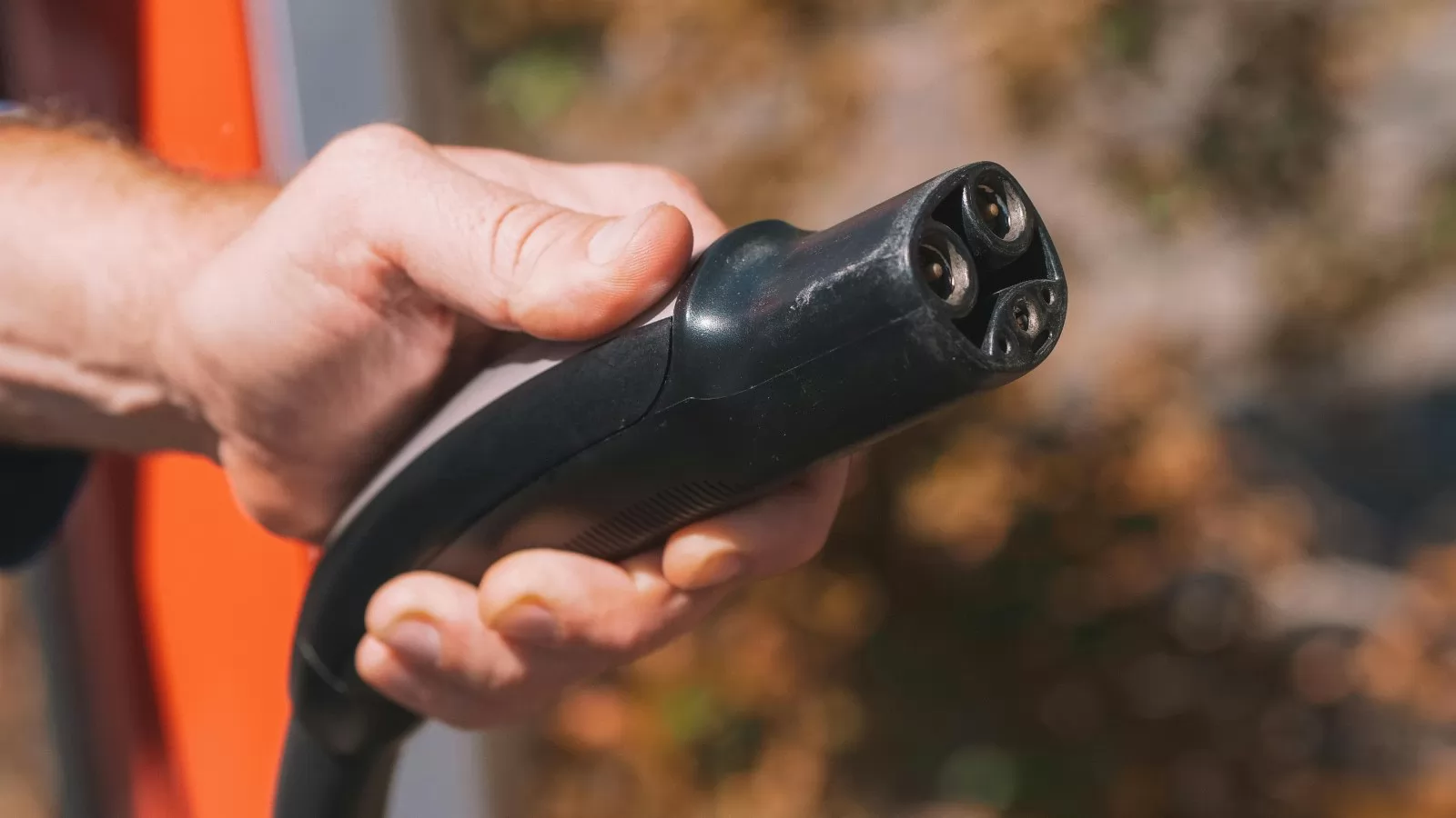 Key Features of Waterproof Solar Connectors Including IP68 Rating and UV Resistance